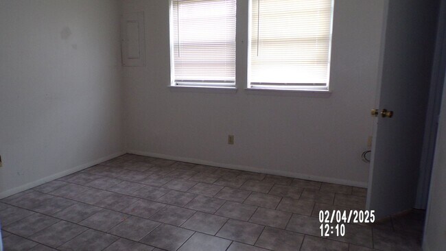 Building Photo - Great Condo located on the Westside of Lawton