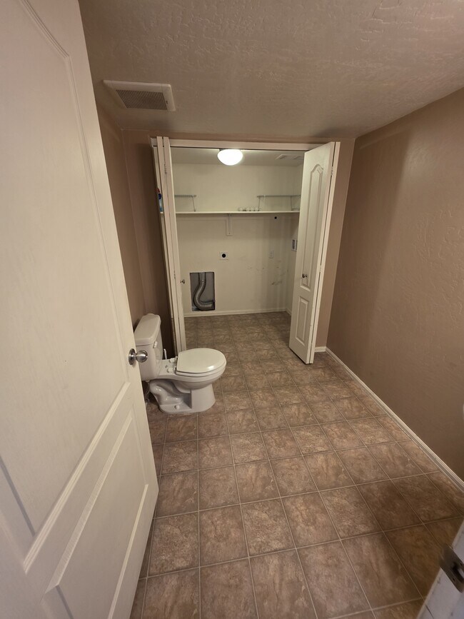 Building Photo - 2492 Brookwillow Loop