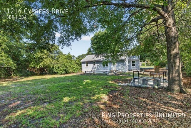 Building Photo - 1216 Cypress Dr