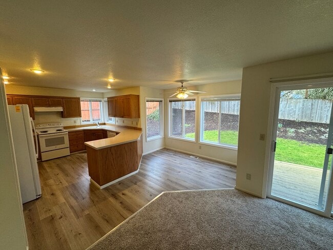 Building Photo - Single level home ~3 Bedroom ~ 2 bath House in Great Location with A/C