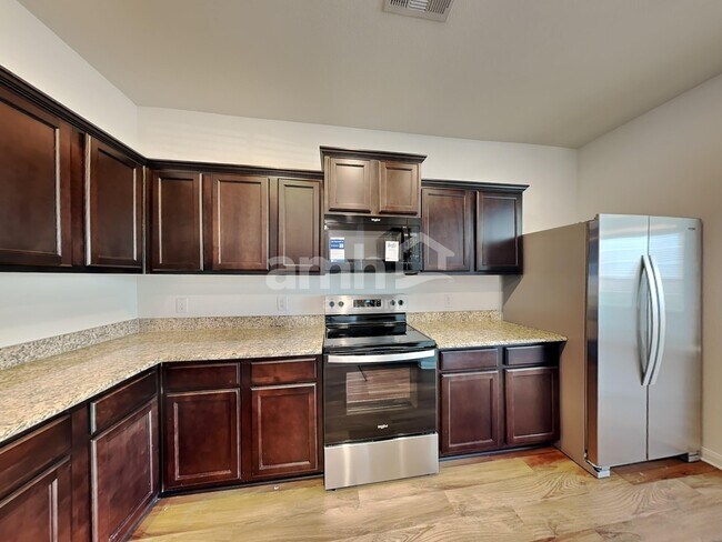 Building Photo - 4616 Beaver Creek Ave