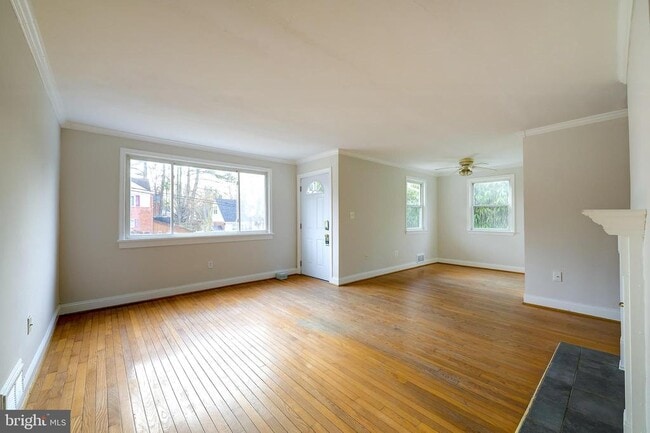 Building Photo - 10022 Brunett Ave