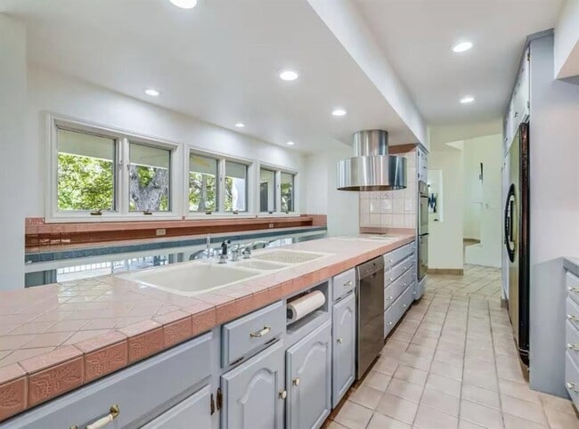 Building Photo - 1263 Terminal Loop Rd