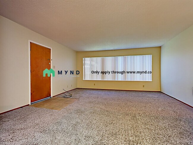 Building Photo - 1 br, 1 bath  - 5994 Lake Crest Way Apt 16