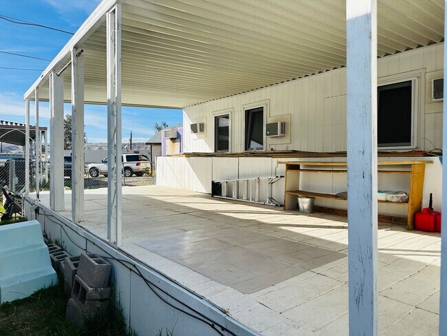 Building Photo - 5-Bed/2.5-Bath Rental by the Colorado River and Marina Proximity and Shopping Convenience!