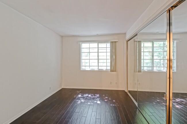 Building Photo - **Move in Special $1000 Off Third Months Rent** Remodeled Corner 3+2 Unit with Luxury Finishes Ne...