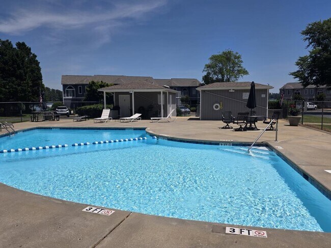 Building Photo - 112 Lake Ridge Dr