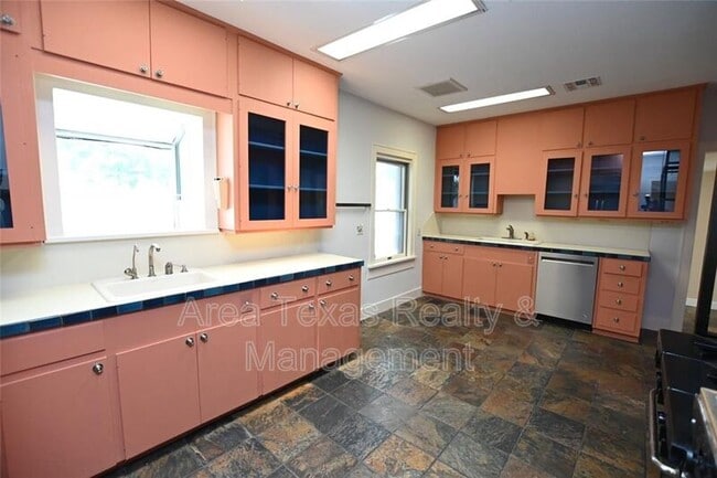 Building Photo - 2310 Dryden Rd