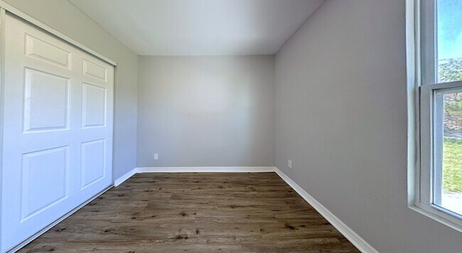 Building Photo - 3841 16th Ave S