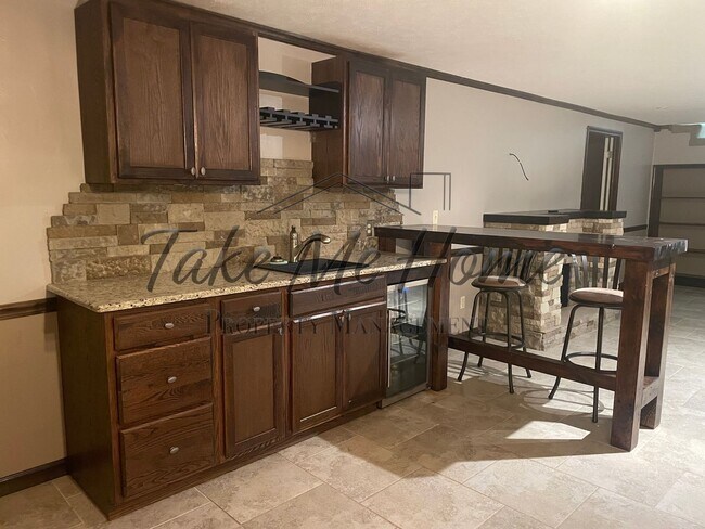 Building Photo - 3 Bedroom Basement Home in Kickapoo District!