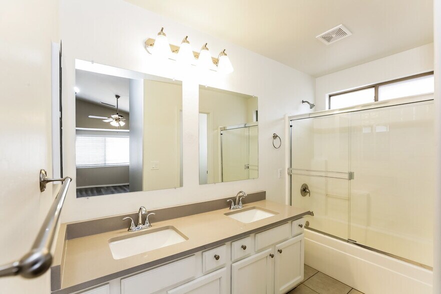 Building Photo - 2710 S 108th Ave