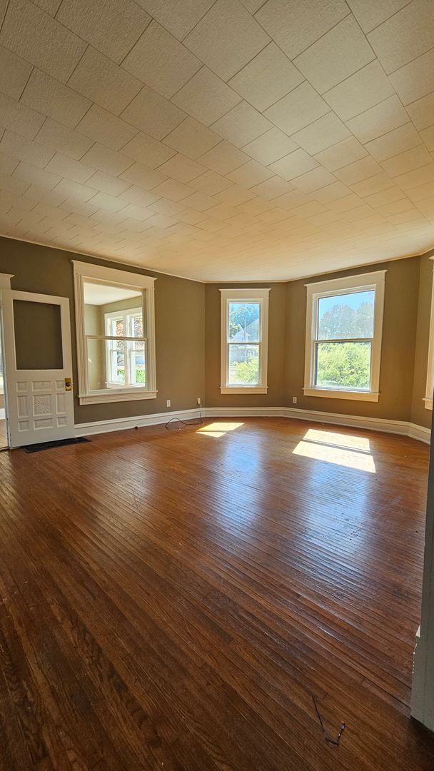 Building Photo - 415 N Maple Ave