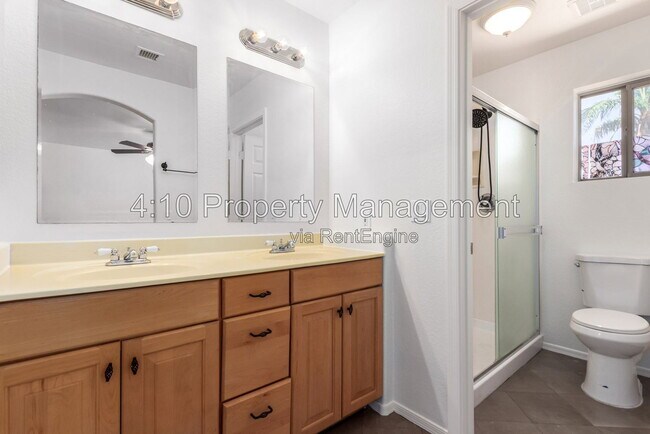 Building Photo - 30725 N Royal Oak Way