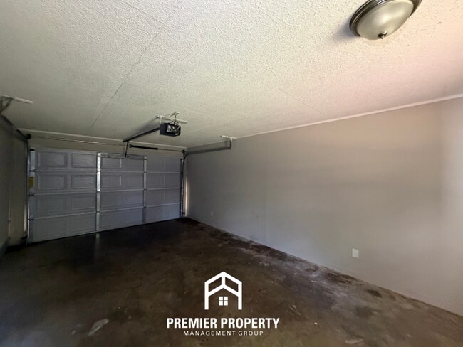 Building Photo - Charming 3BR/2BA Bartlett Area Home | Vaulted Ceilings, Fireplace & Stainless Steel Stove