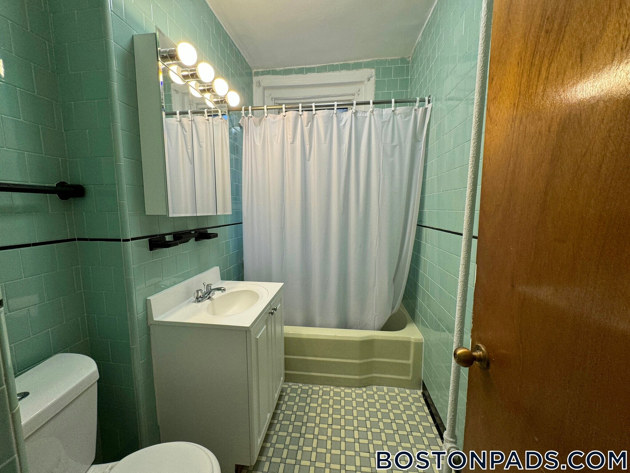 Building Photo - 1223 Beacon St