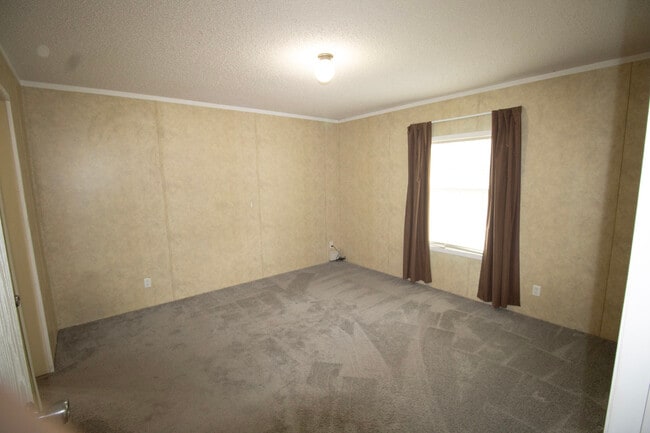 Building Photo - 1776 Zettwell Rd