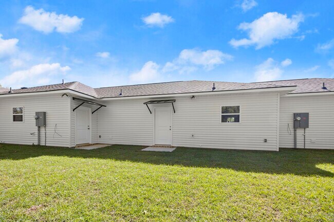 Building Photo - 18627 Greenwell Springs Rd