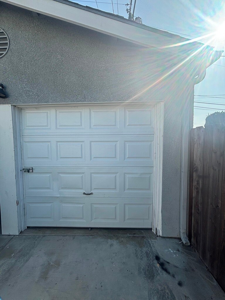 Building Photo - 846 E 109th St