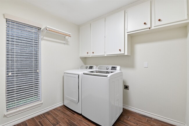 Building Photo - 14210 Briarhills Pkwy