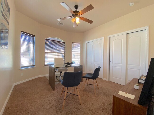 Building Photo - Northeast El Paso 3bed Refrig A/C