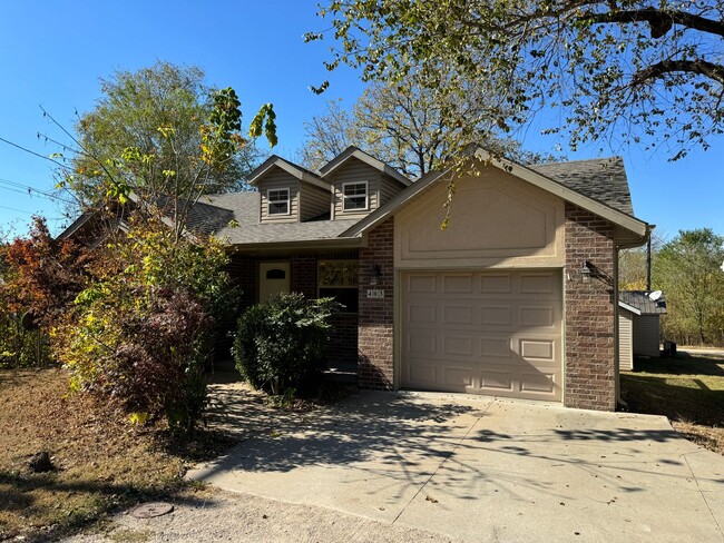 Primary Photo - 3 Bedroom Home in Downtown Waynesville!