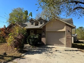 Building Photo - 3 Bedroom Home in Downtown Waynesville!