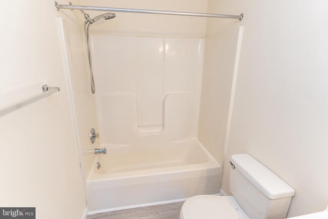 Building Photo - 3500 Sanibel Cir