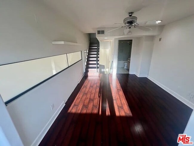 Building Photo - 390 S Sepulveda Blvd