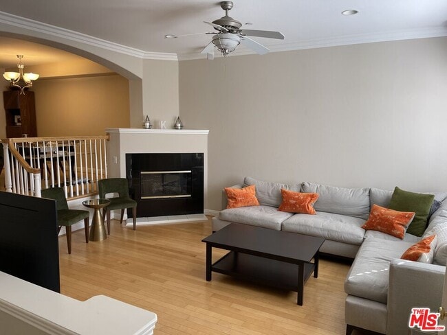 Building Photo - 717 E Olive Ave