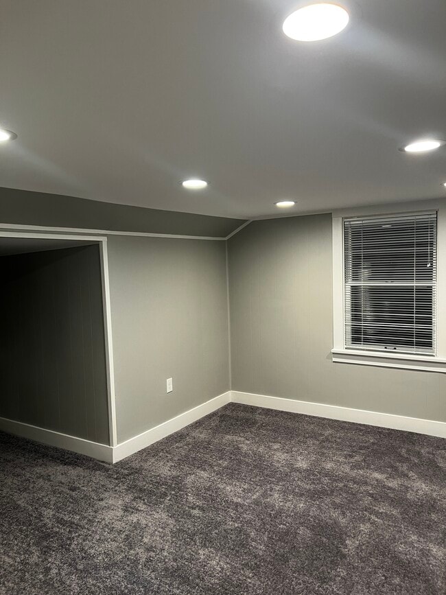 Building Photo - 163 Eagle Point Rd