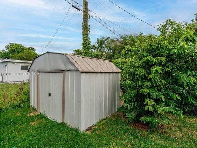 Building Photo - 611 SW 64th Way