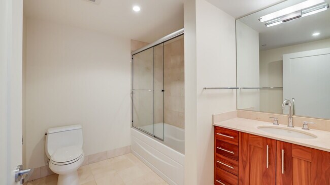 Building Photo - 650 Bellevue Way NE