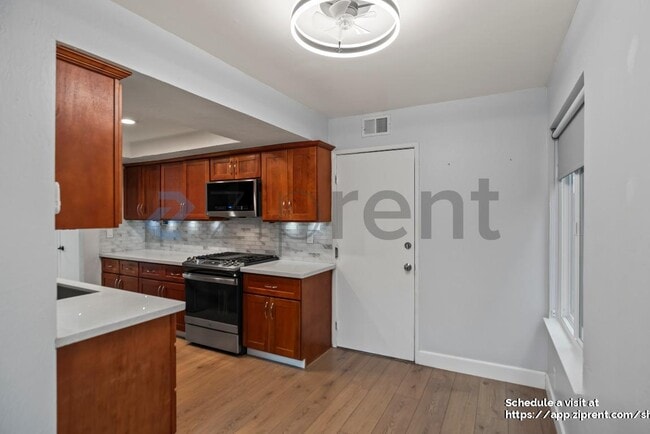 Building Photo - 567 Blue Jay Dr