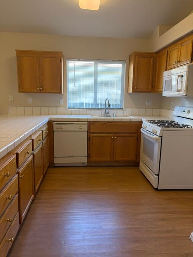 Building Photo - 8807 Rollingbay Dr
