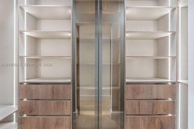 Building Photo - 3610 Yacht Club Dr