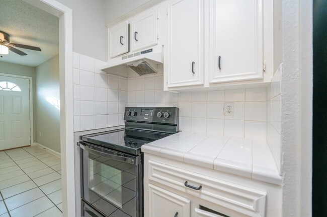 Building Photo - 8124 Beech Cove Ln