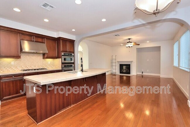 Building Photo - 5602 Jerry Litell Way