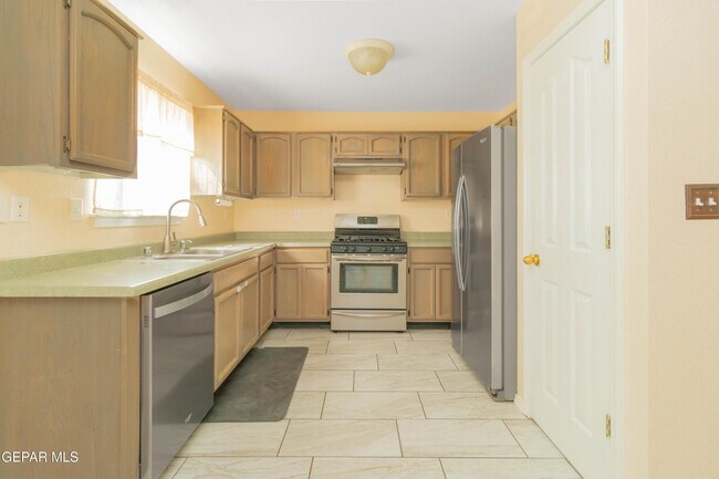 Building Photo - 5652 Rick Husband Dr