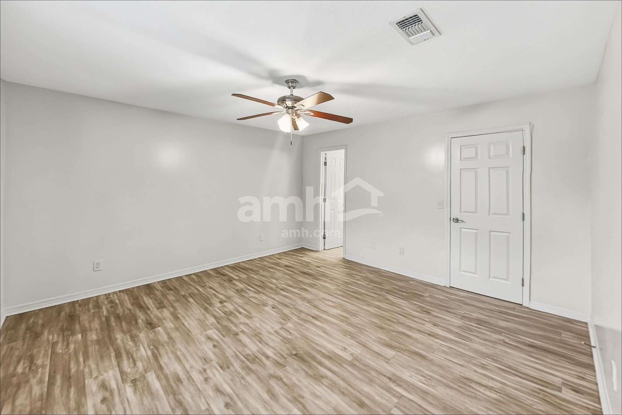 Building Photo - 1694 Ashwood Cir