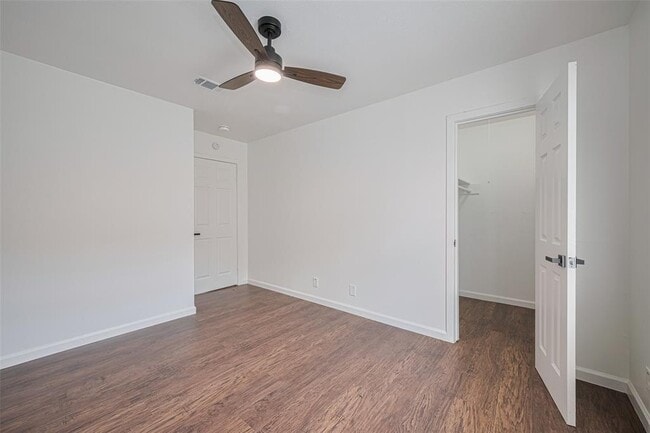 Building Photo - 2112 Walnut Ln