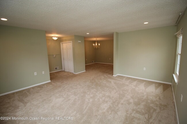 Building Photo - 145 Pine Oak Blvd