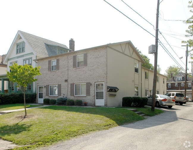 Primary Photo - 379 Wyandotte Ave
