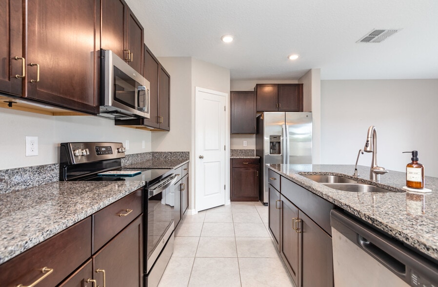 Building Photo - 6986 King Creek Dr