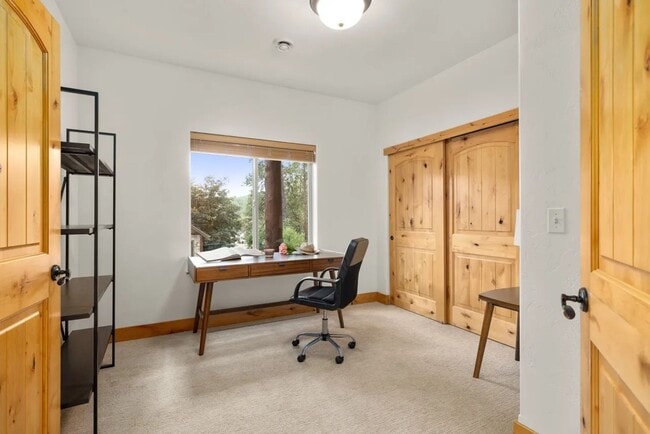 Building Photo - 3 Bed 2 Bath Condo!