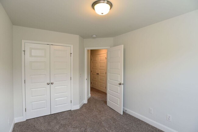 Building Photo - Beautiful Townhome. ***No Pets***
