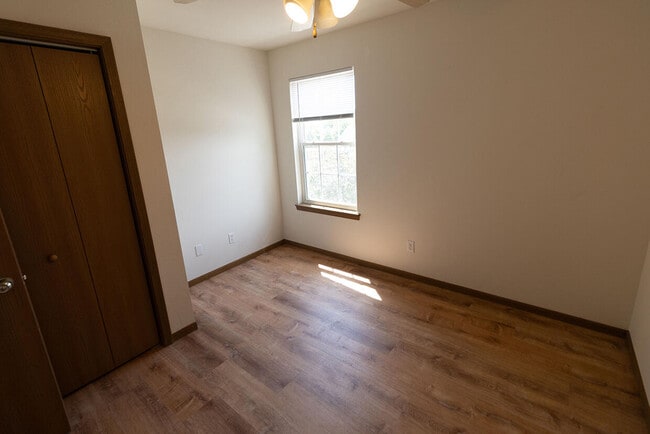 Building Photo - 5000 Derby Ridge Dr