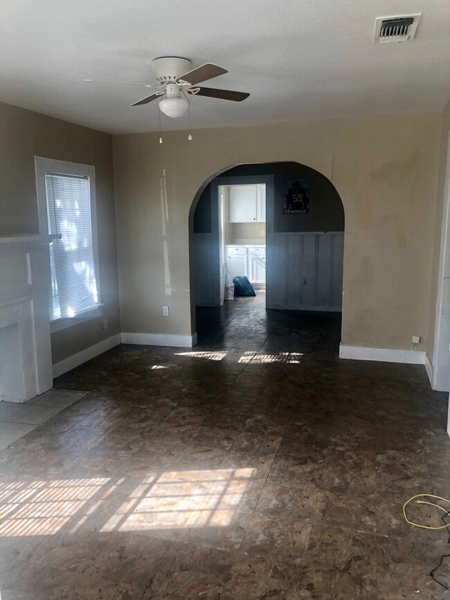 Building Photo - Two bedroom One Bathroom Single-family home 76105