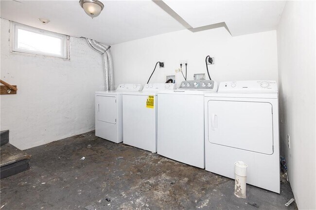 Building Photo - 255 Waterman St