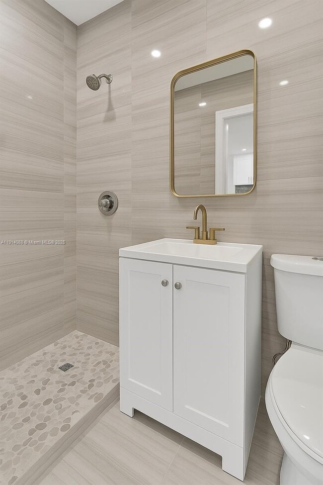 Building Photo - 5807 SW 25th St