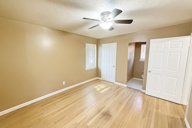 Building Photo - 822 Bandera Ln